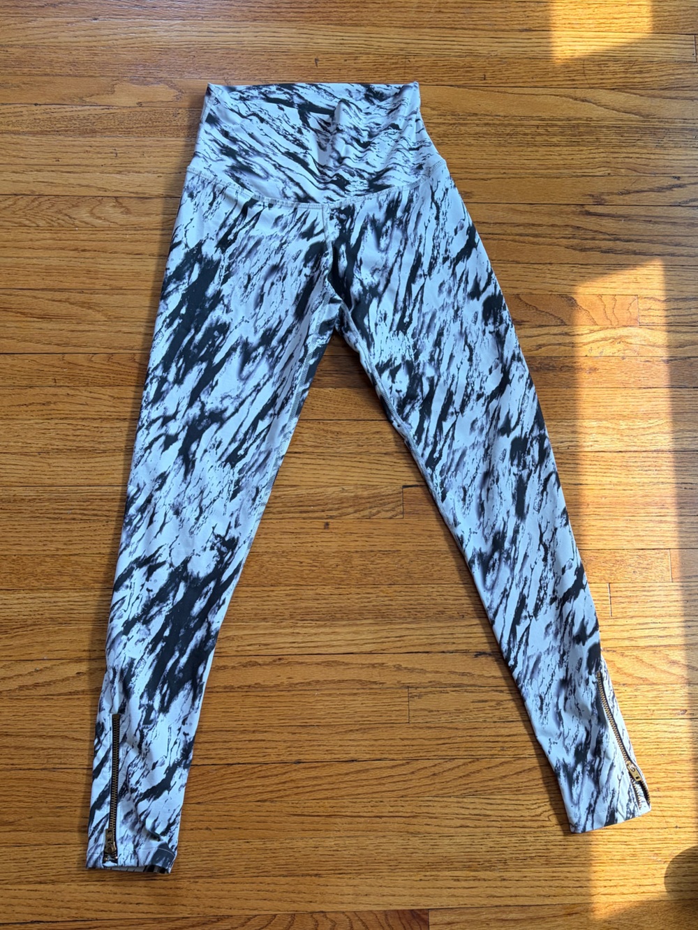 DYI Black and White Marble Print Leggings